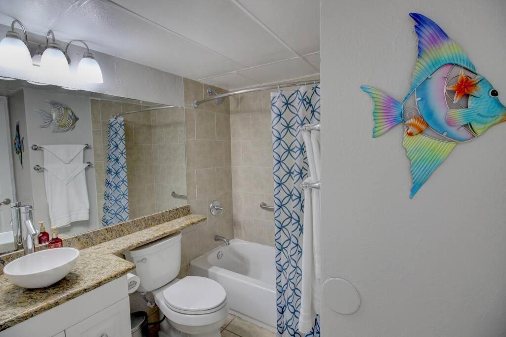 Blue Water Retreat - A Peaceful Getaway Galveston